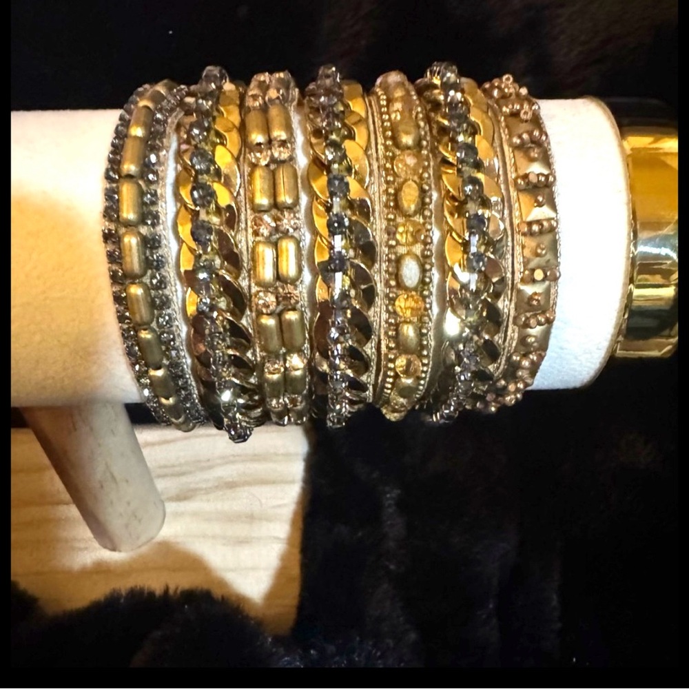 Deepa GURNANI cuff bracelet hand beaded light weight suede comfort backing Sz 7”